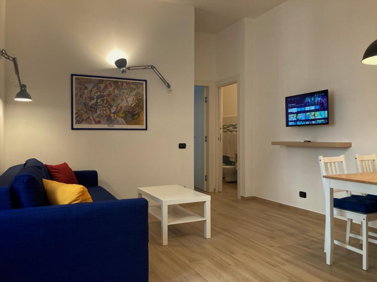 La Casa Blu Nel Cuore Storico Di Napoli Luaran gambar