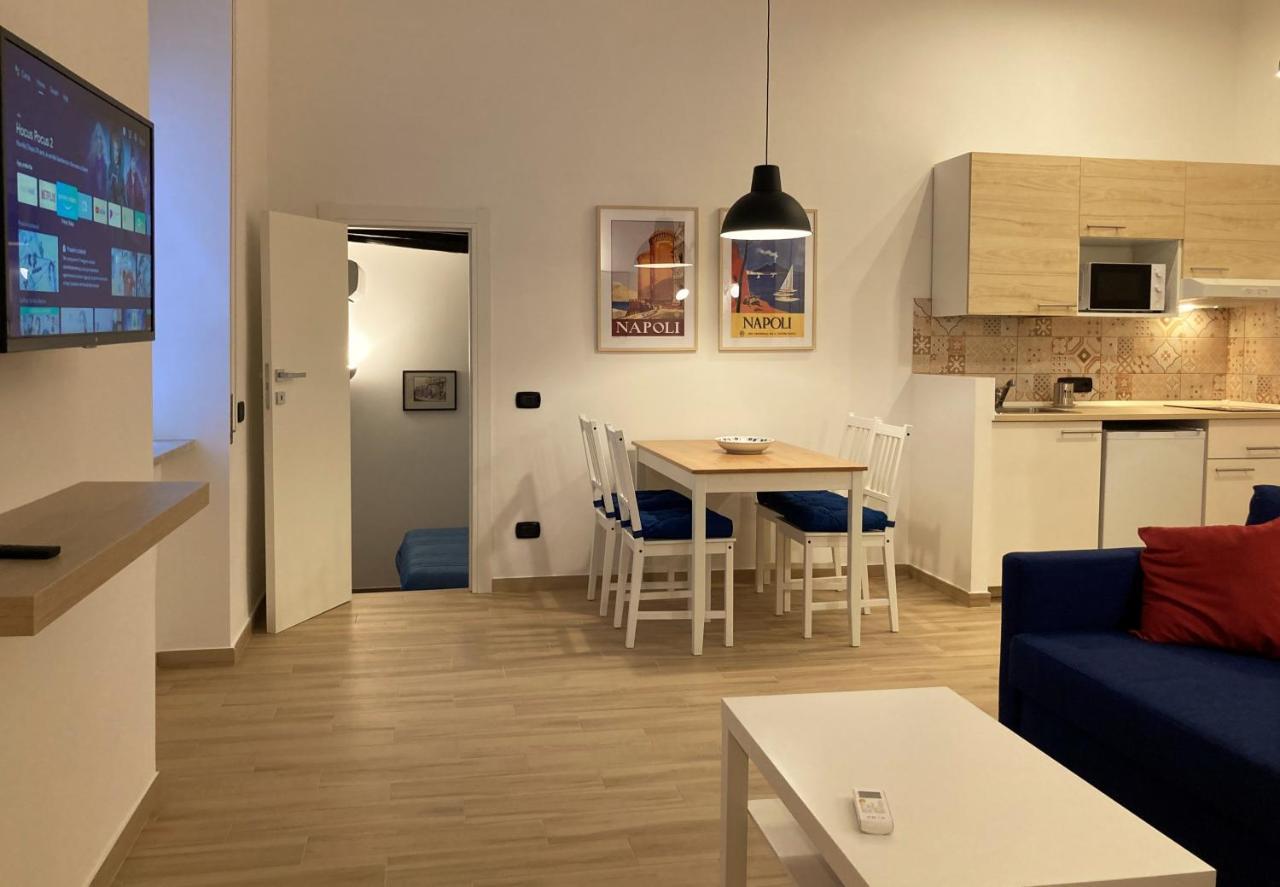 La Casa Blu Nel Cuore Storico Di Napoli Luaran gambar