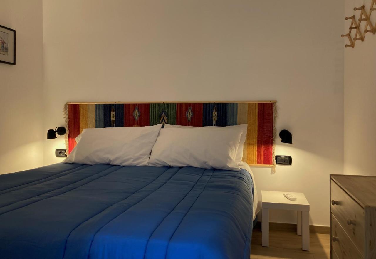 La Casa Blu Nel Cuore Storico Di Napoli Luaran gambar