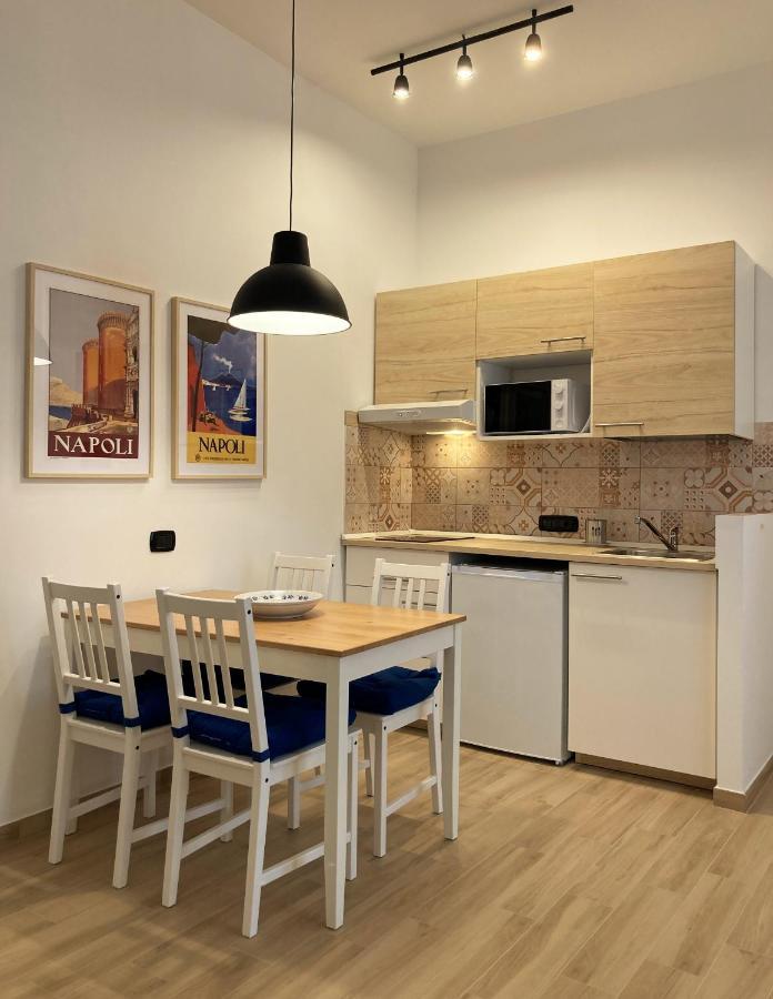La Casa Blu Nel Cuore Storico Di Napoli Luaran gambar