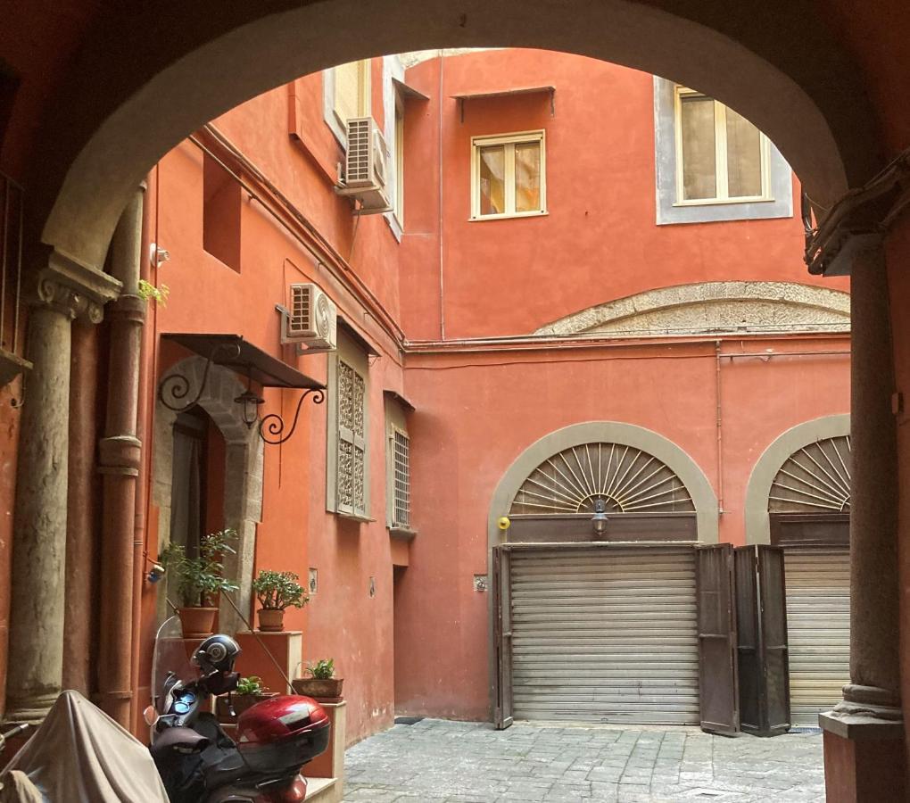 La Casa Blu Nel Cuore Storico Di Napoli Luaran gambar