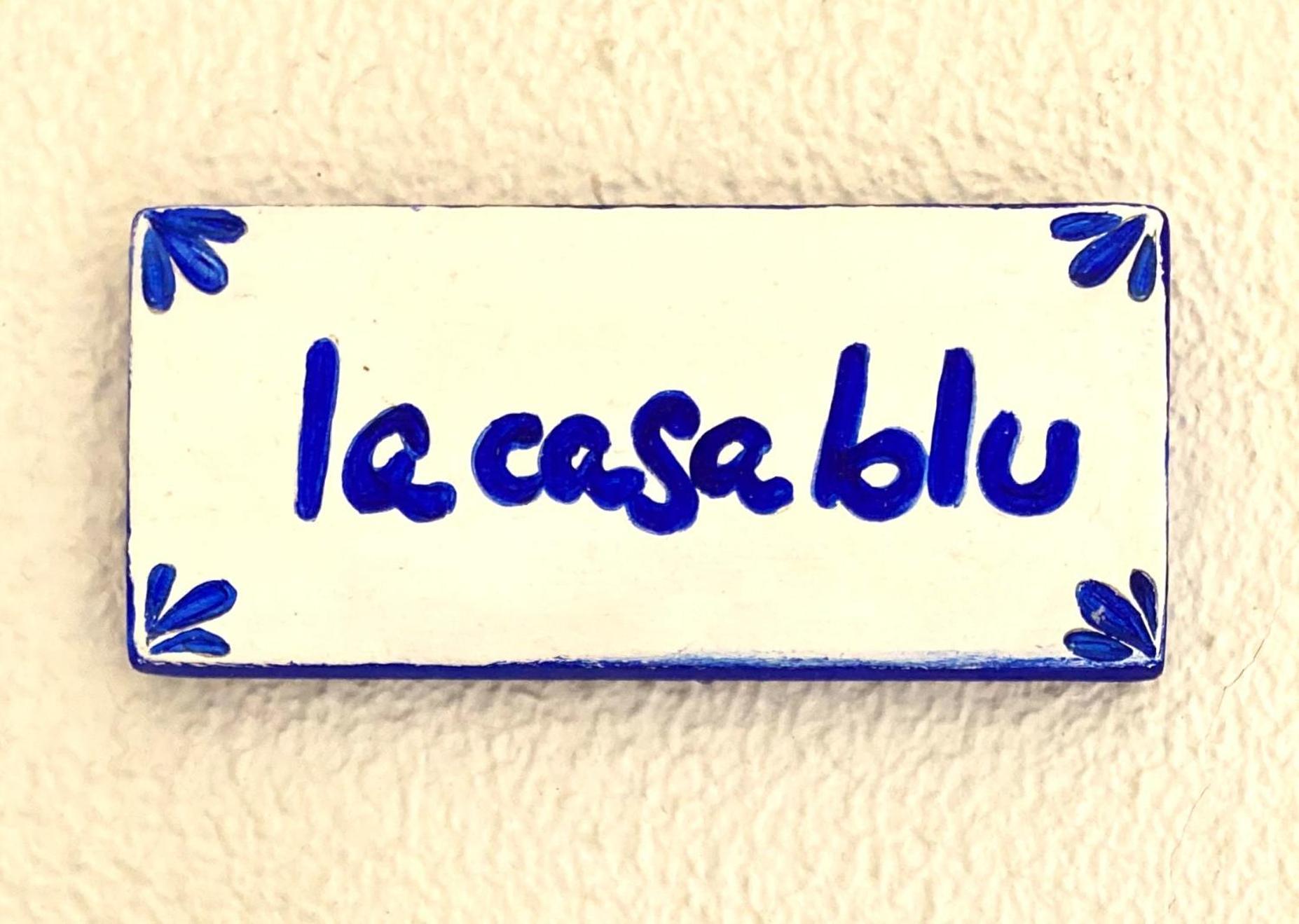 La Casa Blu Nel Cuore Storico Di Napoli Luaran gambar
